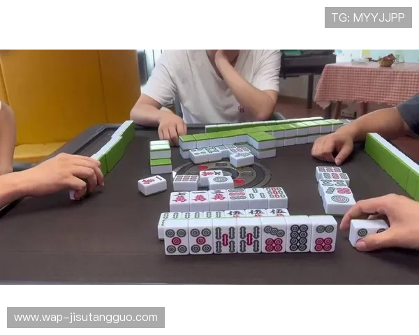 四人打麻将真人版全新上线，真人对战多样玩法带你感受最真实的麻将乐趣